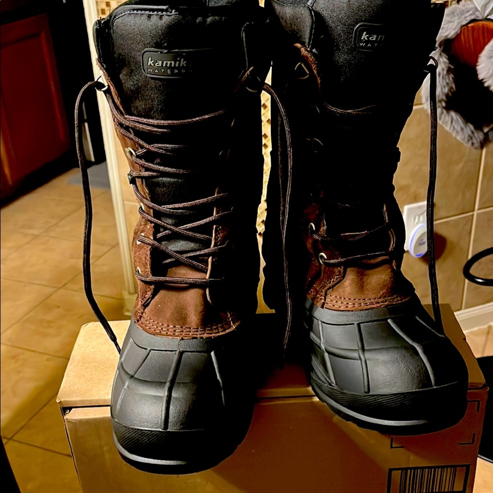 Kamik Men's Nationplus Boot 
Brown and Black Winter Boots